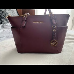 Michael Kors Jet Set Medium Leather Top-Zip Tote